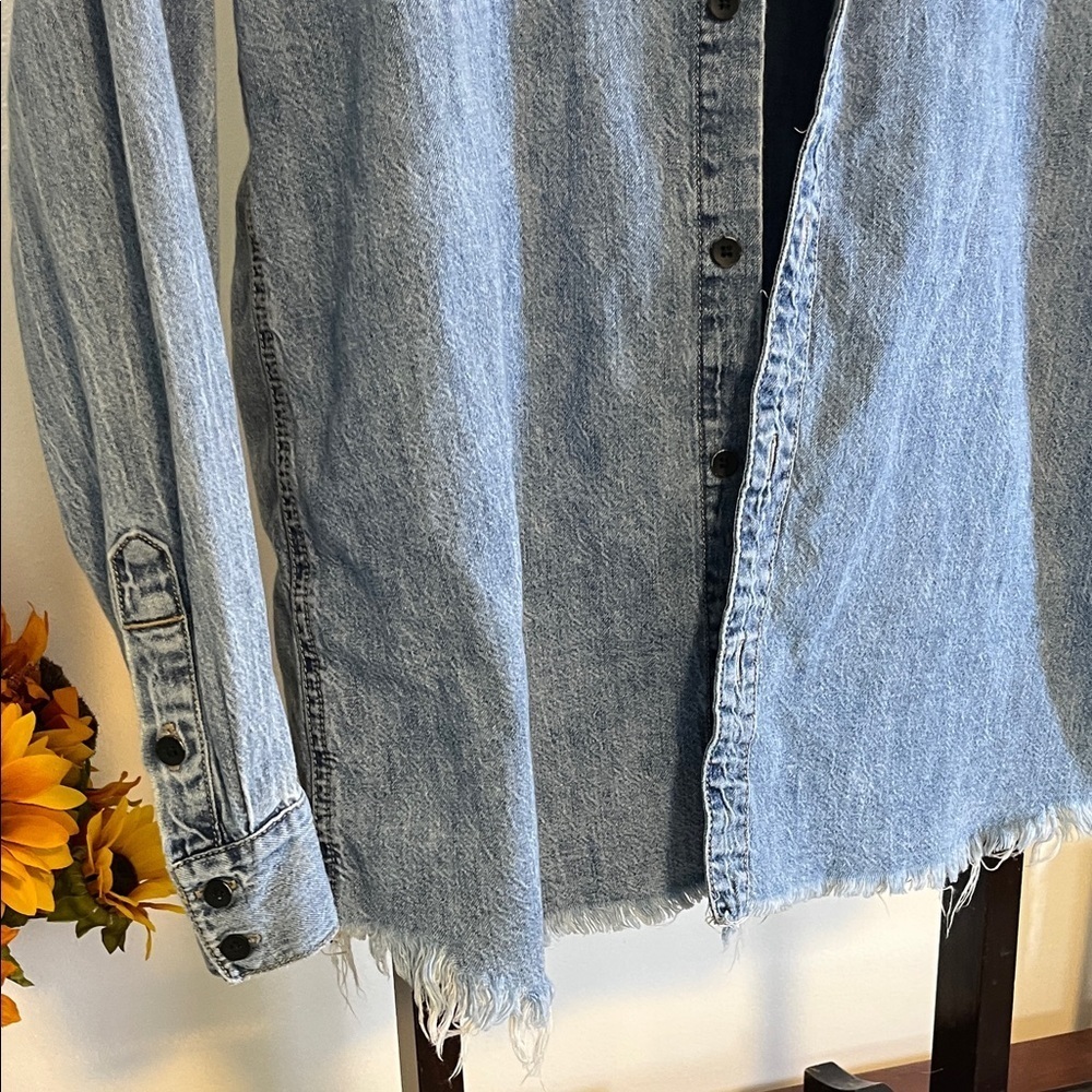 Lucky Brand Women’s Denim Chambray Button Down Shirt Small - Picture 6 of 8